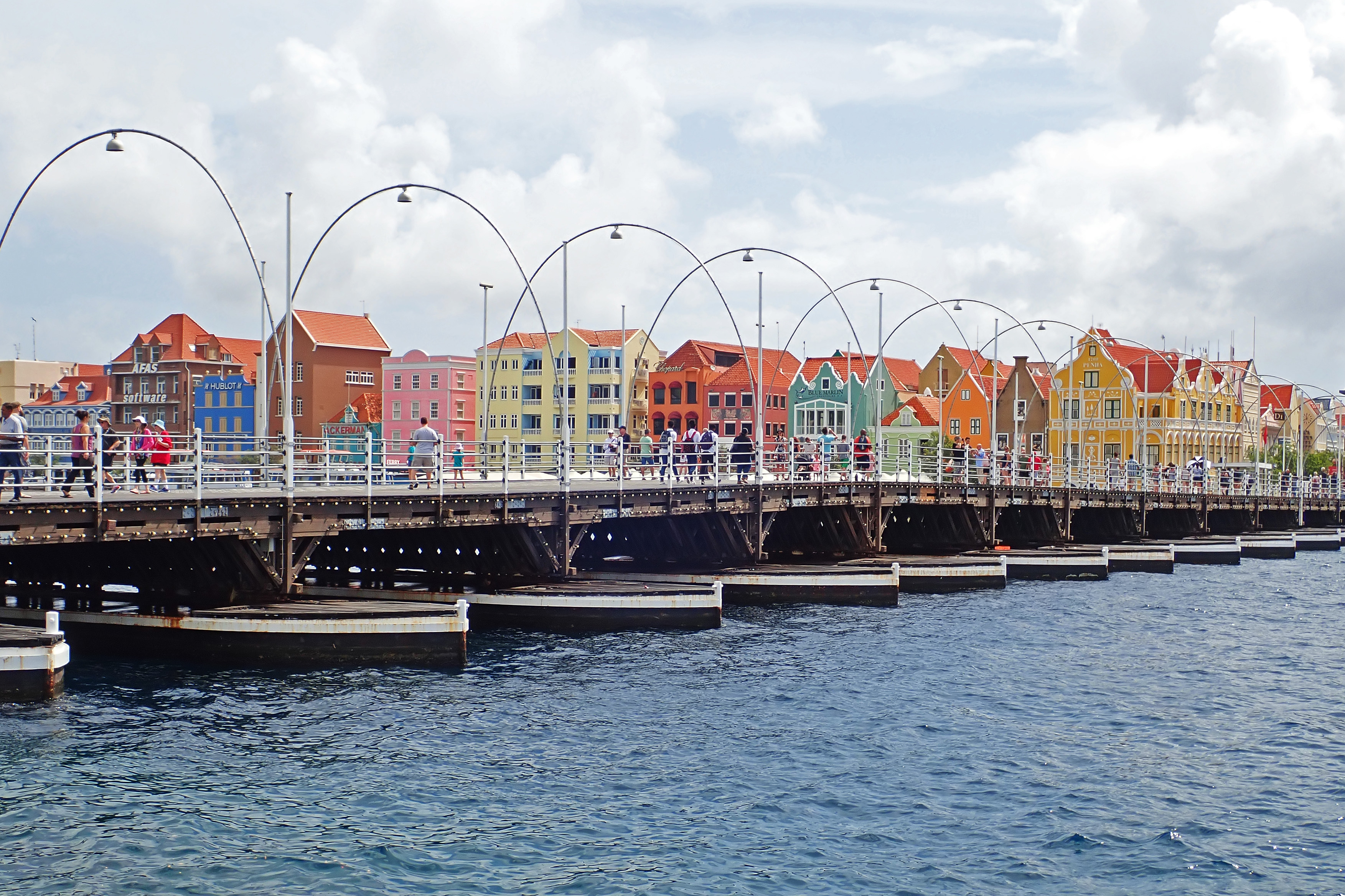 2018-01-18 - 11-39-15 - Willemstad Konigin Emma Bridge